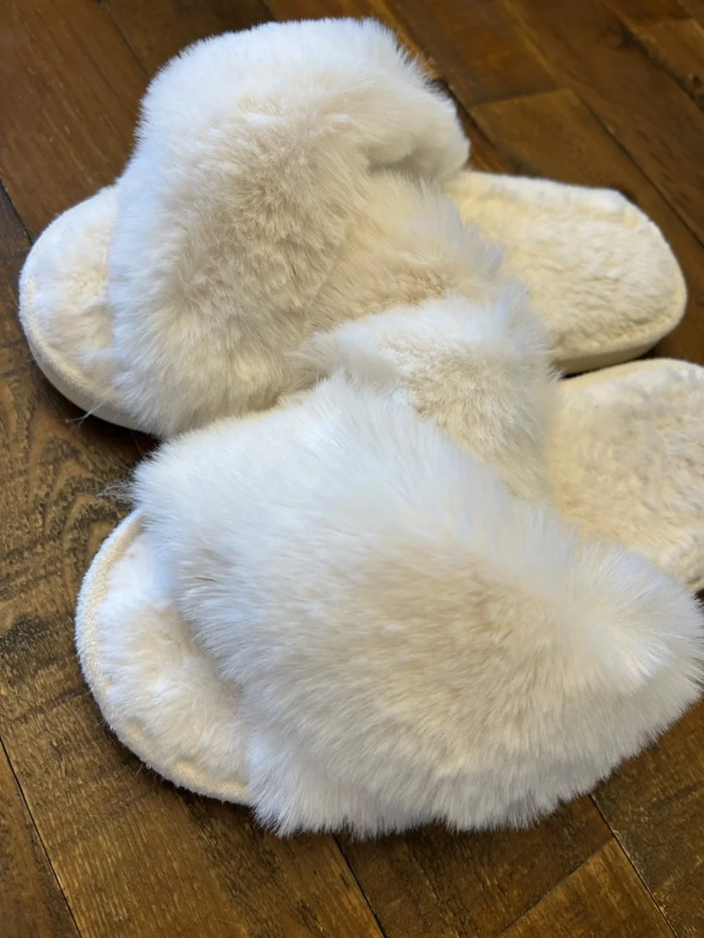 Cozy Faux Fur Slide Slippers in Cream - Picture 3 of 4